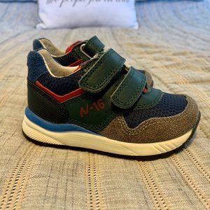 Naturino Little Kids Velcro Sneakers - Size 5